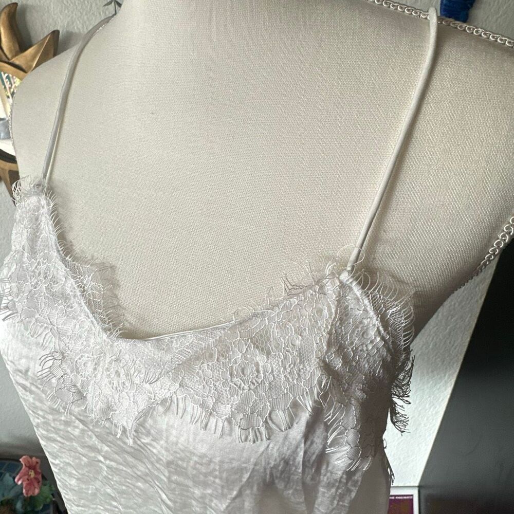 Nine West Size Small Satin / Silky blouse spaghetti strap lace appliqué - Picture 3 of 4